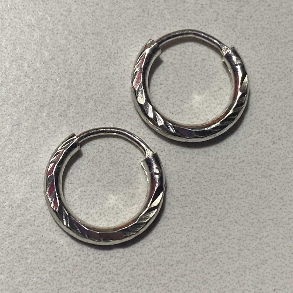 Tiny sterling silver hoops diamond cut & sparkly 925